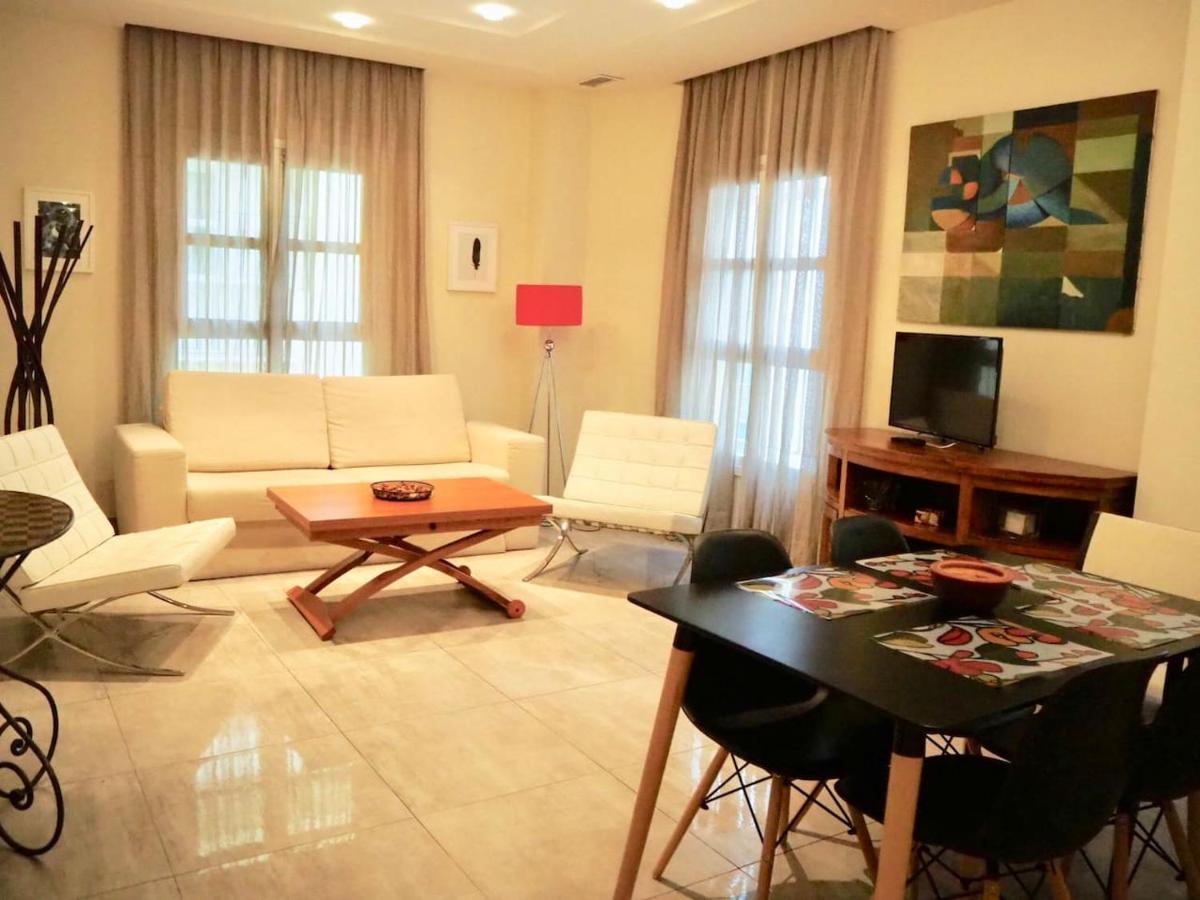 Apartamento Con Encanto En El Barrio De Santa Cruz Seville Luaran gambar