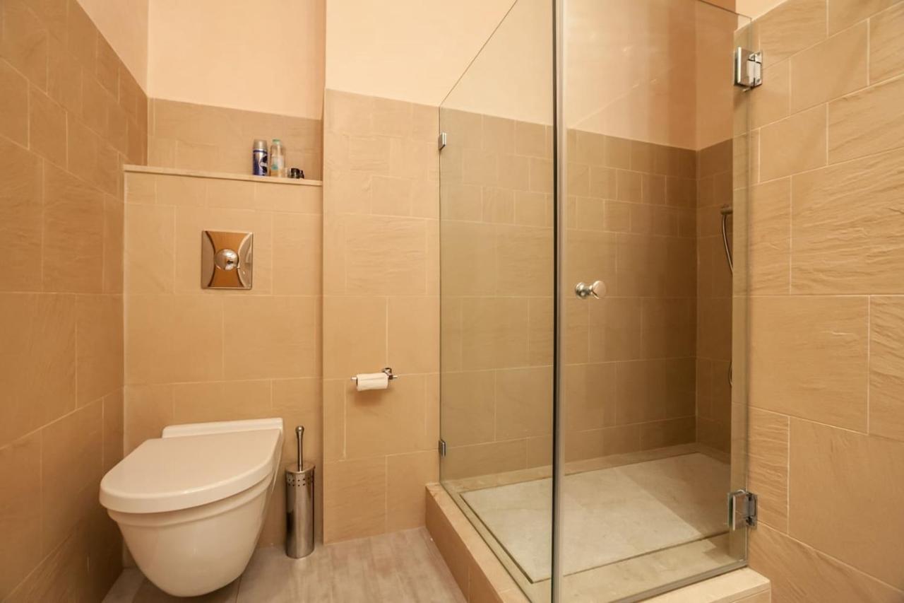Apartamento Con Encanto En El Barrio De Santa Cruz Seville Luaran gambar