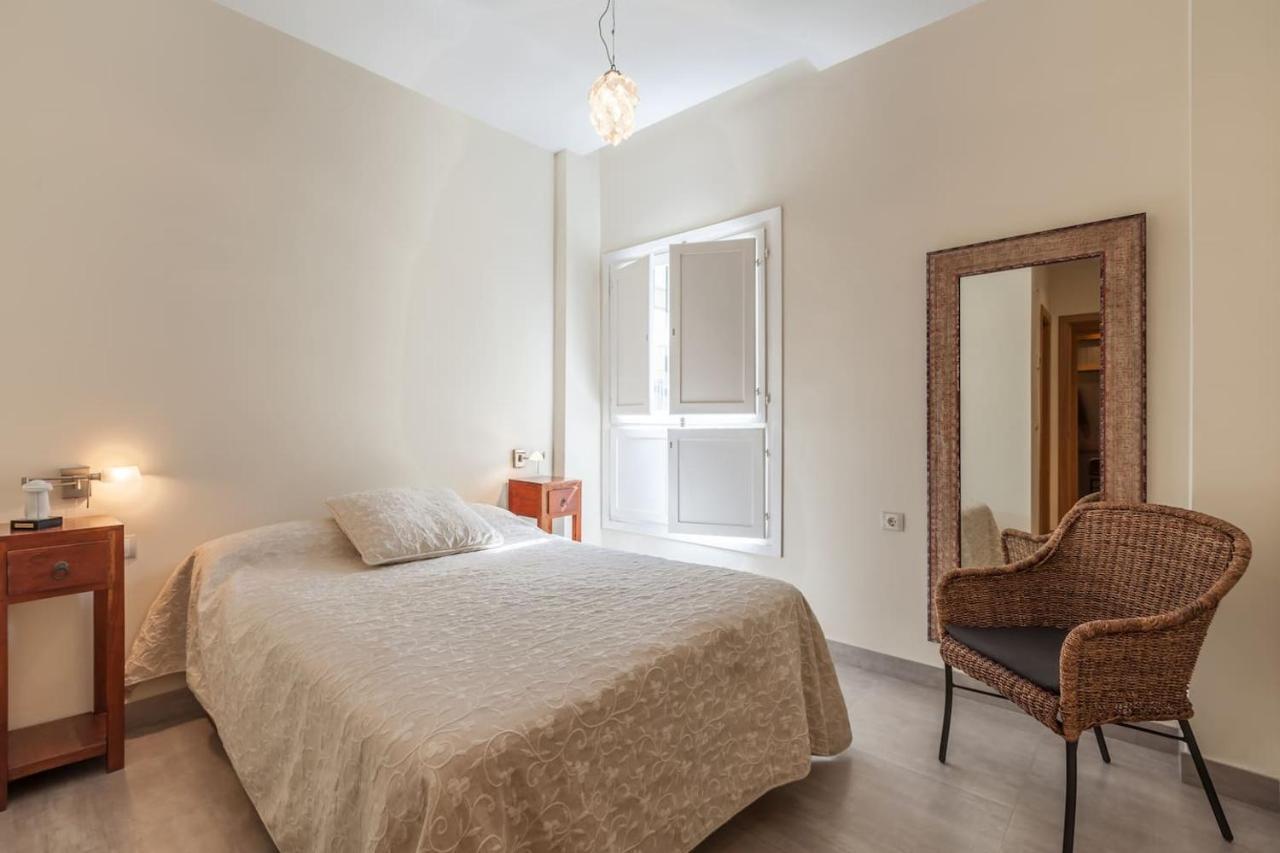 Apartamento Con Encanto En El Barrio De Santa Cruz Seville Luaran gambar